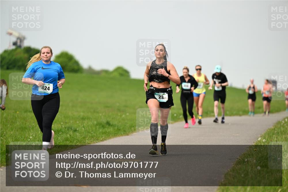 10.05.2026 - 8. Wedeler Halbmarathon Dr. Thomas Lammeyer http://msf.ph/oto/9701777 10.05.2026 11:44:49 Laufen 424 meine-sportfotos.de