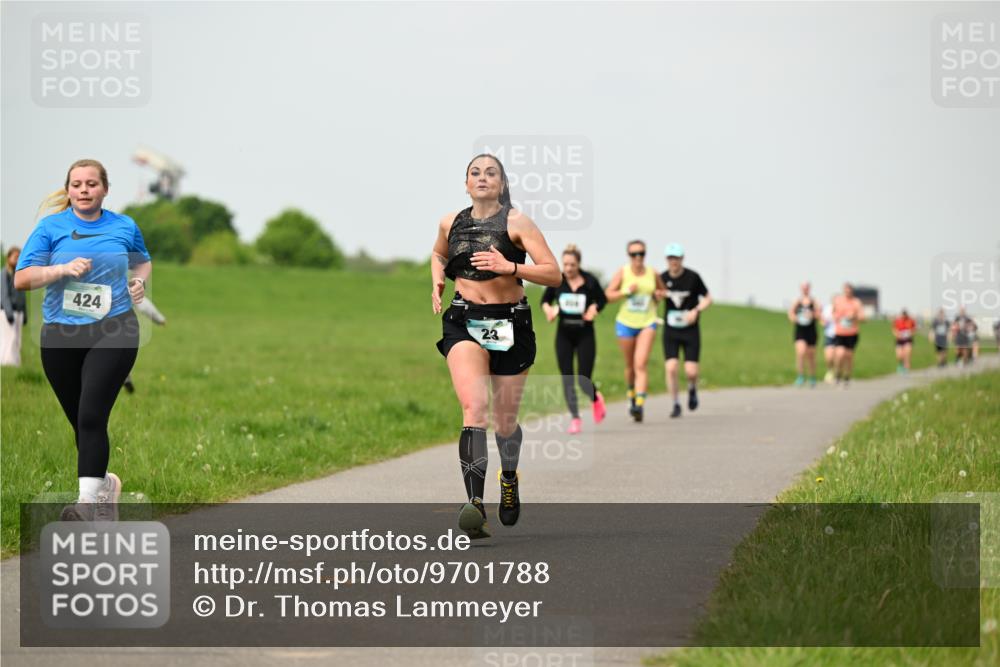 10.05.2026 - 8. Wedeler Halbmarathon Dr. Thomas Lammeyer http://msf.ph/oto/9701788 10.05.2026 11:44:51 Laufen 424 meine-sportfotos.de
