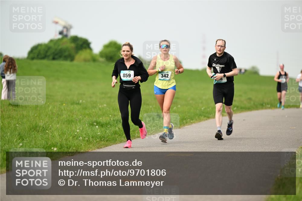 10.05.2026 - 8. Wedeler Halbmarathon Dr. Thomas Lammeyer http://msf.ph/oto/9701806 10.05.2026 11:44:55 Laufen 859, 342 meine-sportfotos.de