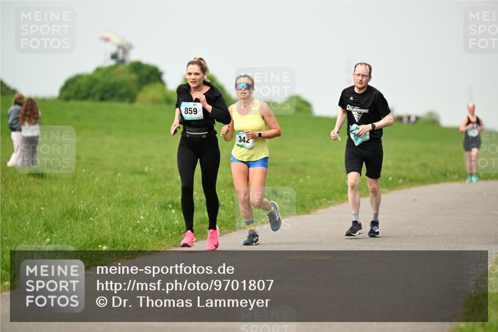 10.05.2026 - 8. Wedeler Halbmarathon Dr. Thomas Lammeyer http://msf.ph/oto/9701807 10.05.2026 11:44:56 Laufen 859, 342 meine-sportfotos.de