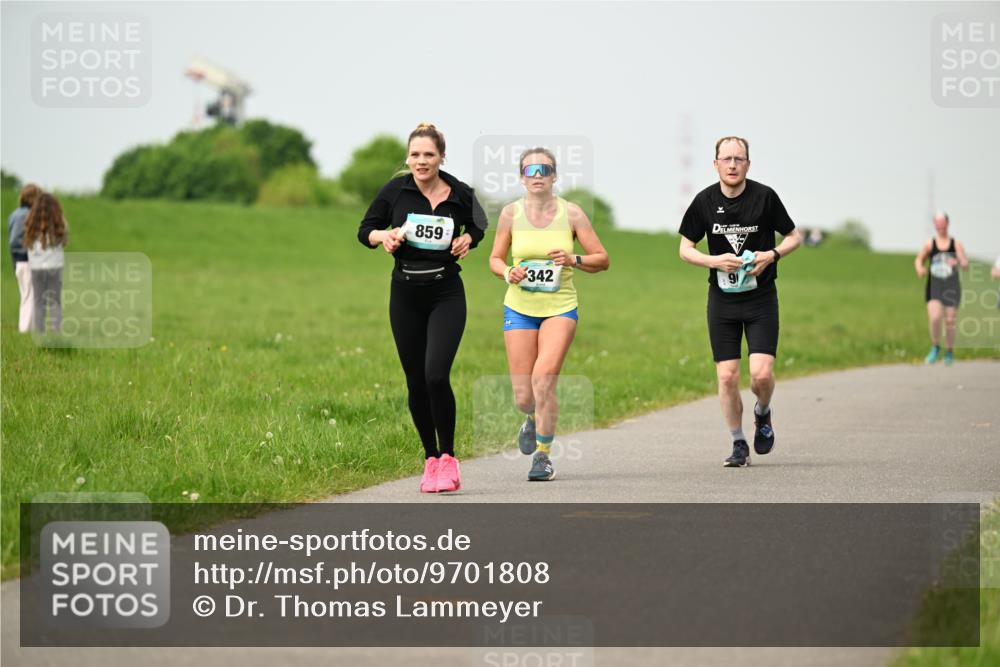 10.05.2026 - 8. Wedeler Halbmarathon Dr. Thomas Lammeyer http://msf.ph/oto/9701808 10.05.2026 11:44:55 Laufen 859, 342 meine-sportfotos.de