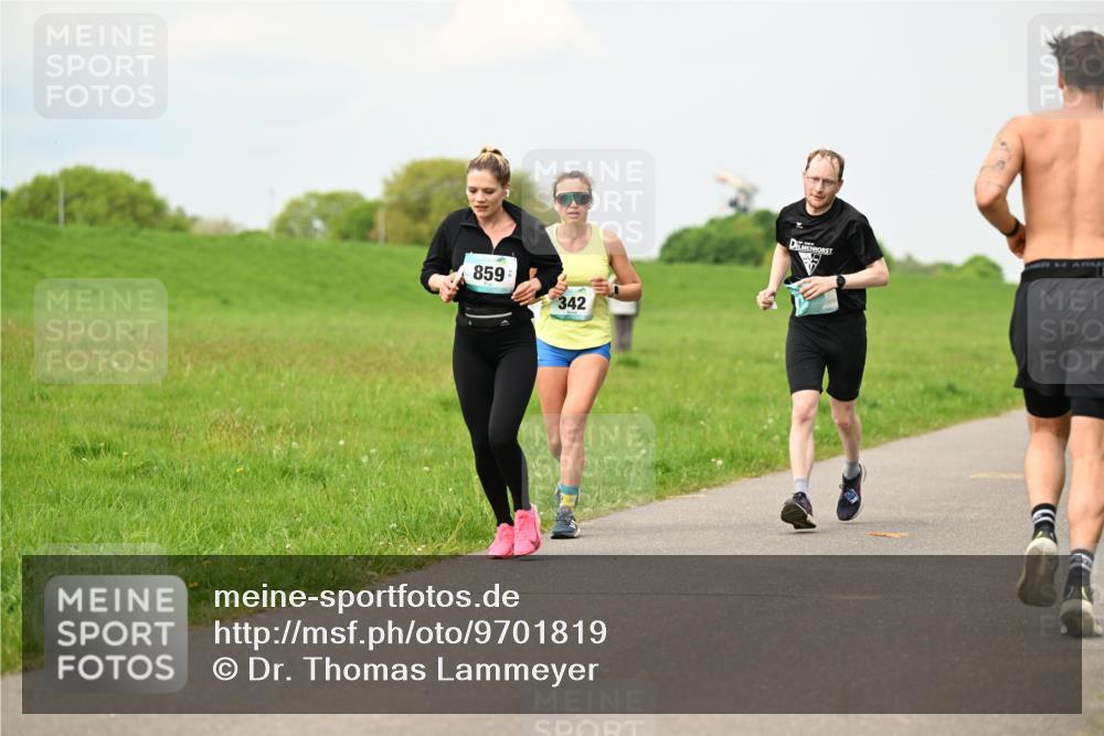10.05.2026 - 8. Wedeler Halbmarathon Dr. Thomas Lammeyer http://msf.ph/oto/9701819 10.05.2026 11:44:59 Laufen 859, 342 meine-sportfotos.de