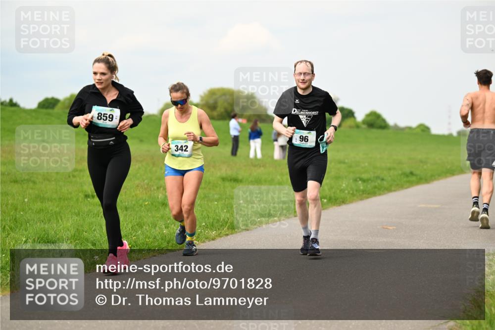 10.05.2026 - 8. Wedeler Halbmarathon Dr. Thomas Lammeyer http://msf.ph/oto/9701828 10.05.2026 11:45:00 Laufen 859, 342 meine-sportfotos.de