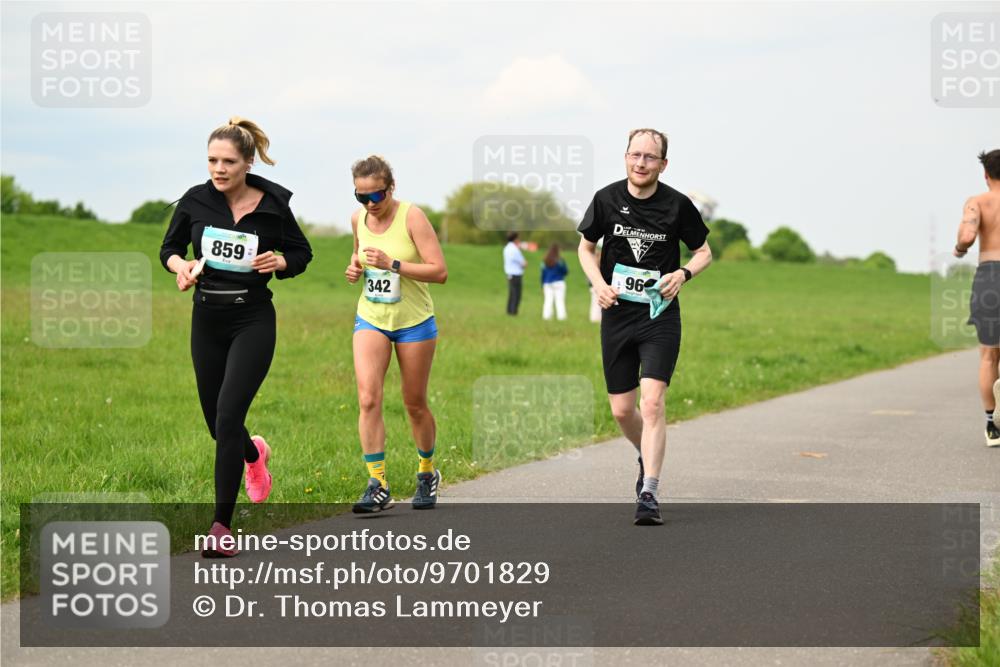 10.05.2026 - 8. Wedeler Halbmarathon Dr. Thomas Lammeyer http://msf.ph/oto/9701829 10.05.2026 11:45:00 Laufen 859, 342 meine-sportfotos.de