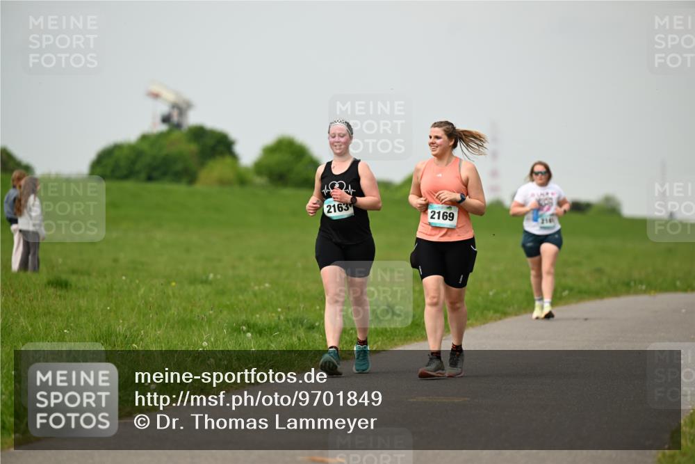 10.05.2026 - 8. Wedeler Halbmarathon Dr. Thomas Lammeyer http://msf.ph/oto/9701849 10.05.2026 11:45:10 Laufen 2163, 2169, 214 meine-sportfotos.de