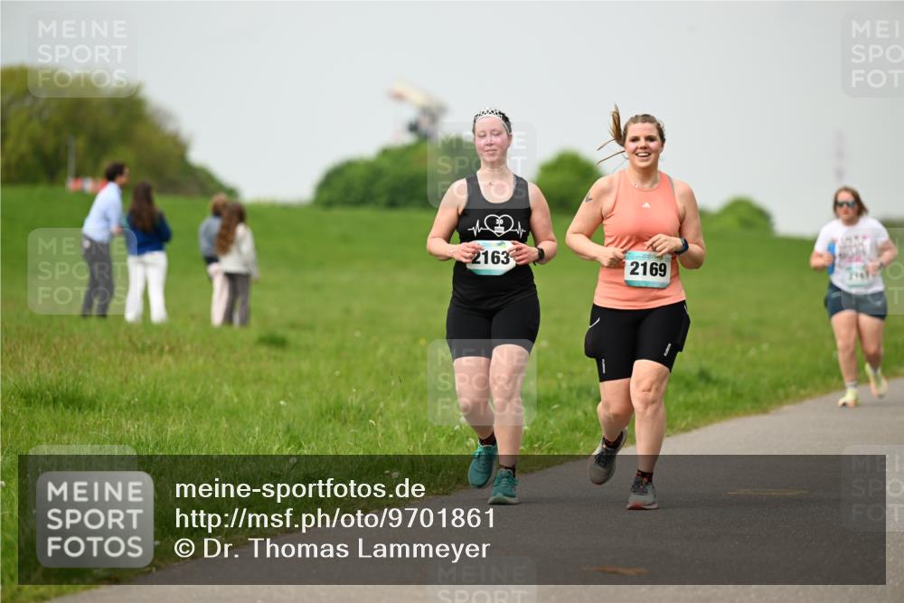 10.05.2026 - 8. Wedeler Halbmarathon Dr. Thomas Lammeyer http://msf.ph/oto/9701861 10.05.2026 11:45:12 Laufen 2163, 2169 meine-sportfotos.de