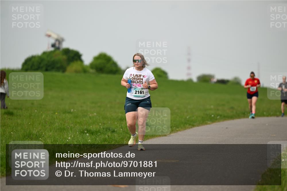 10.05.2026 - 8. Wedeler Halbmarathon Dr. Thomas Lammeyer http://msf.ph/oto/9701881 10.05.2026 11:45:17 Laufen 2161 meine-sportfotos.de