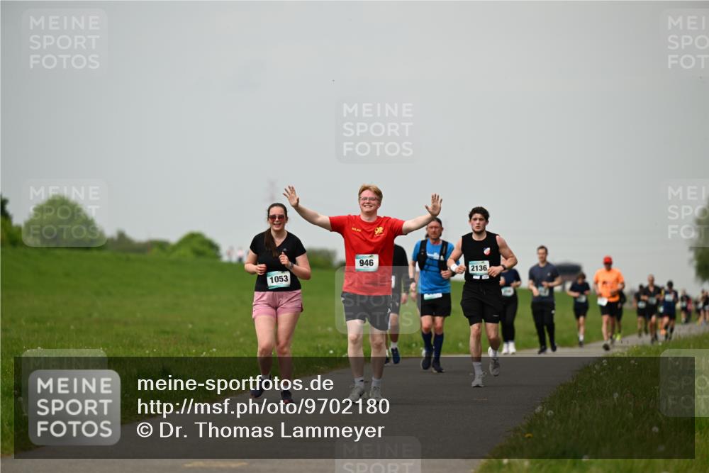 10.05.2026 - 8. Wedeler Halbmarathon Dr. Thomas Lammeyer http://msf.ph/oto/9702180 10.05.2026 11:46:23 Laufen 1053, 946, 2136 meine-sportfotos.de