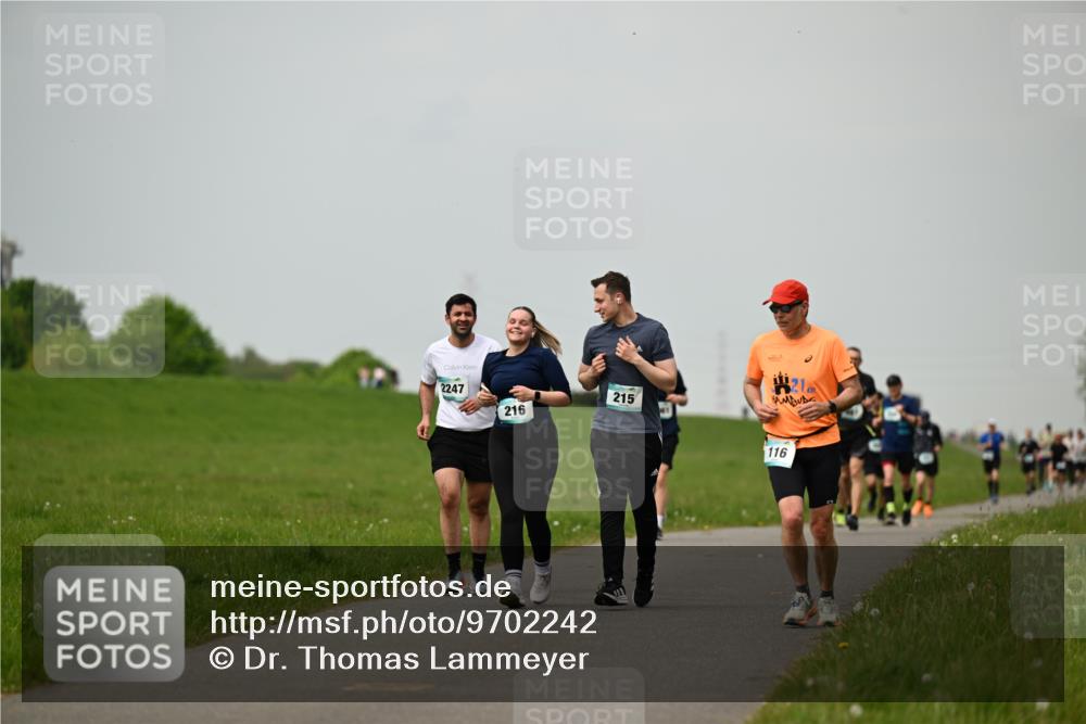 10.05.2026 - 8. Wedeler Halbmarathon Dr. Thomas Lammeyer http://msf.ph/oto/9702242 10.05.2026 11:46:39 Laufen 2247, 216, 215, 116 meine-sportfotos.de