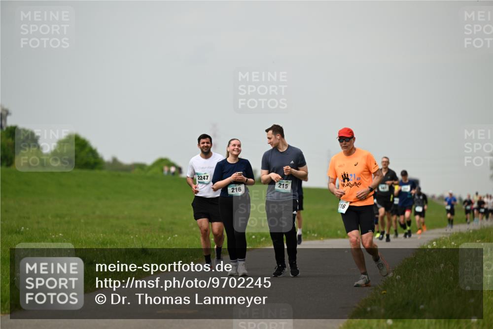 10.05.2026 - 8. Wedeler Halbmarathon Dr. Thomas Lammeyer http://msf.ph/oto/9702245 10.05.2026 11:46:39 Laufen 2247, 216, 215, 116 meine-sportfotos.de