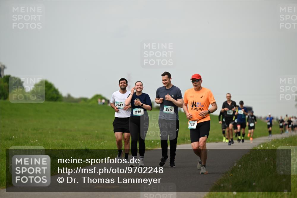10.05.2026 - 8. Wedeler Halbmarathon Dr. Thomas Lammeyer http://msf.ph/oto/9702248 10.05.2026 11:46:40 Laufen 2247, 216, 215, 116 meine-sportfotos.de