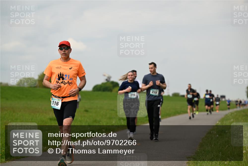 10.05.2026 - 8. Wedeler Halbmarathon Dr. Thomas Lammeyer http://msf.ph/oto/9702266 10.05.2026 11:46:46 Laufen 216, 116, 215 meine-sportfotos.de