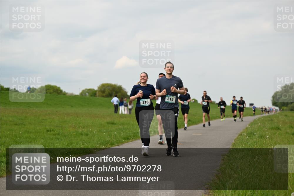 10.05.2026 - 8. Wedeler Halbmarathon Dr. Thomas Lammeyer http://msf.ph/oto/9702278 10.05.2026 11:46:48 Laufen 216, 215 meine-sportfotos.de