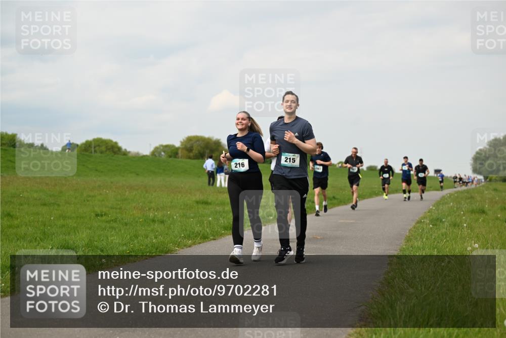 10.05.2026 - 8. Wedeler Halbmarathon Dr. Thomas Lammeyer http://msf.ph/oto/9702281 10.05.2026 11:46:48 Laufen 216, 215 meine-sportfotos.de