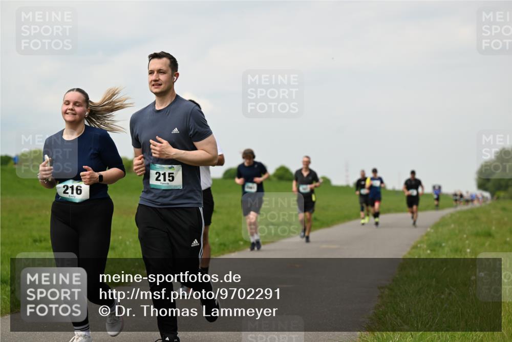 10.05.2026 - 8. Wedeler Halbmarathon Dr. Thomas Lammeyer http://msf.ph/oto/9702291 10.05.2026 11:46:50 Laufen 216, 215 meine-sportfotos.de