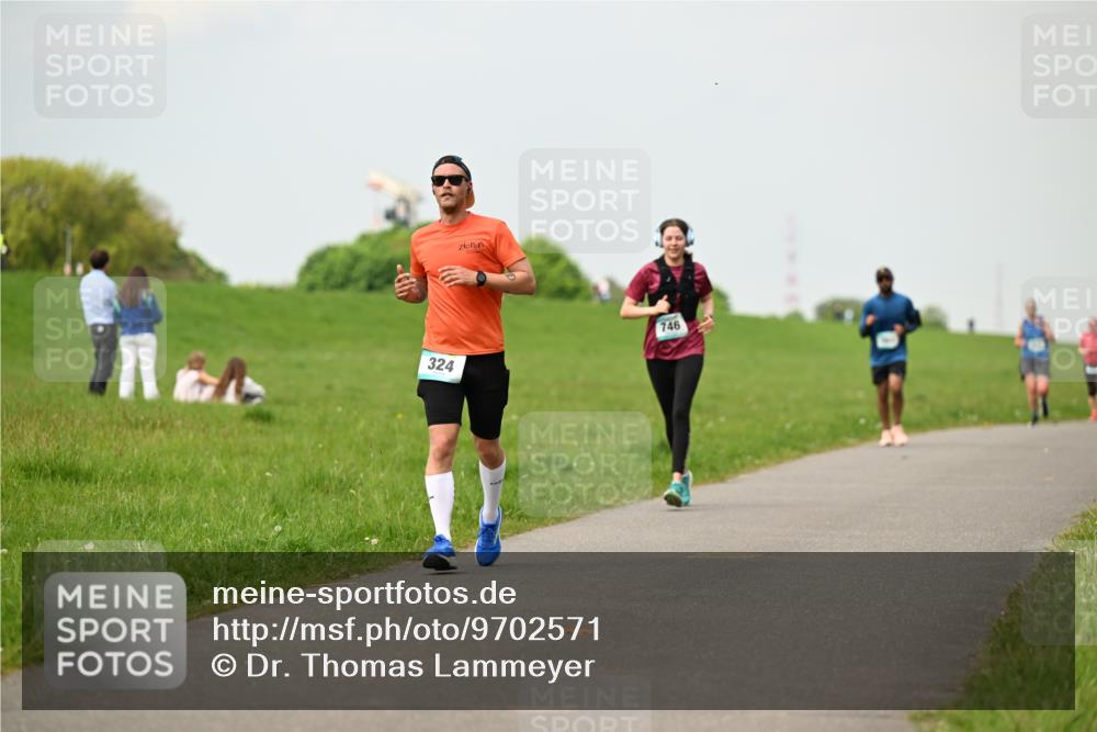 10.05.2026 - 8. Wedeler Halbmarathon Dr. Thomas Lammeyer http://msf.ph/oto/9702571 10.05.2026 11:47:53 Laufen 324, 746 meine-sportfotos.de