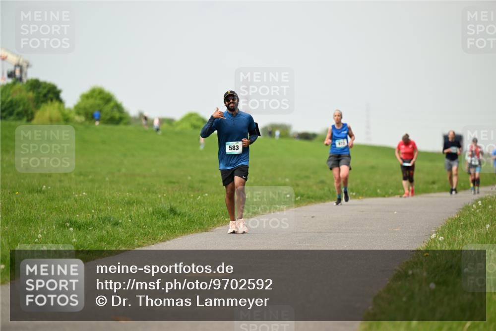 10.05.2026 - 8. Wedeler Halbmarathon Dr. Thomas Lammeyer http://msf.ph/oto/9702592 10.05.2026 11:47:58 Laufen 583, 972 meine-sportfotos.de