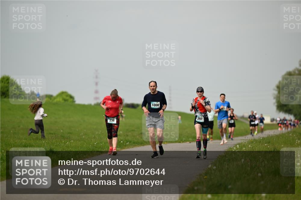 10.05.2026 - 8. Wedeler Halbmarathon Dr. Thomas Lammeyer http://msf.ph/oto/9702644 10.05.2026 11:48:12 Laufen 236, 1008, 297 meine-sportfotos.de
