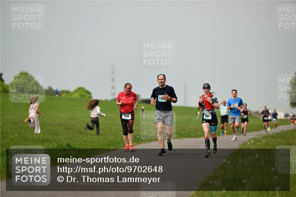 10.05.2026 - 8. Wedeler Halbmarathon Dr. Thomas Lammeyer http://msf.ph/oto/9702648 10.05.2026 11:48:13 Laufen 236, 106, 297 meine-sportfotos.de