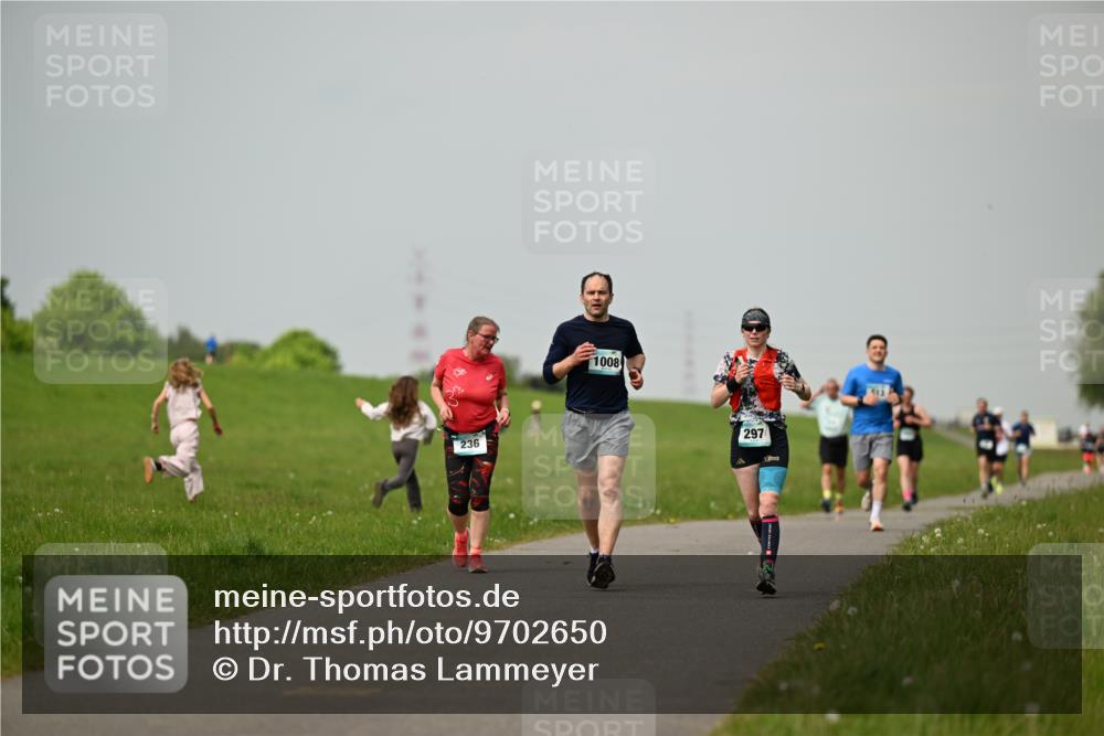 10.05.2026 - 8. Wedeler Halbmarathon Dr. Thomas Lammeyer http://msf.ph/oto/9702650 10.05.2026 11:48:13 Laufen 236, 1008, 297 meine-sportfotos.de