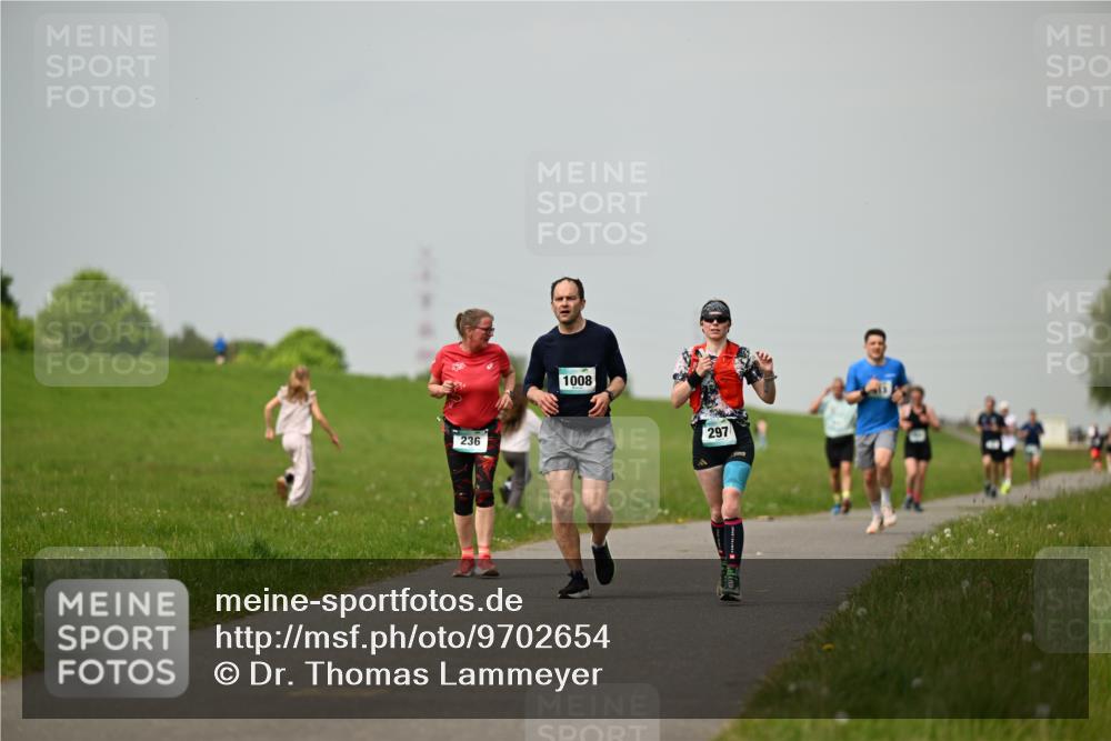 10.05.2026 - 8. Wedeler Halbmarathon Dr. Thomas Lammeyer http://msf.ph/oto/9702654 10.05.2026 11:48:14 Laufen 236, 1008, 297 meine-sportfotos.de