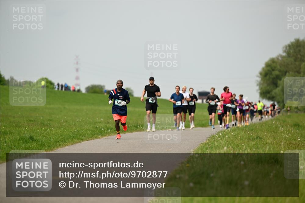 10.05.2026 - 8. Wedeler Halbmarathon Dr. Thomas Lammeyer http://msf.ph/oto/9702877 10.05.2026 11:49:16 Laufen  meine-sportfotos.de