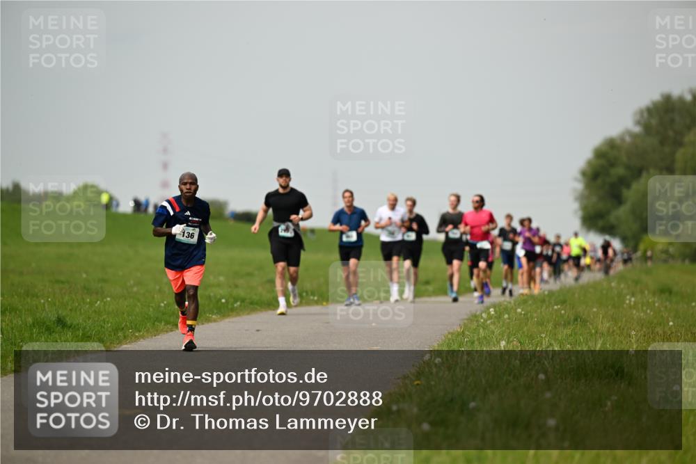 10.05.2026 - 8. Wedeler Halbmarathon Dr. Thomas Lammeyer http://msf.ph/oto/9702888 10.05.2026 11:49:18 Laufen 136 meine-sportfotos.de