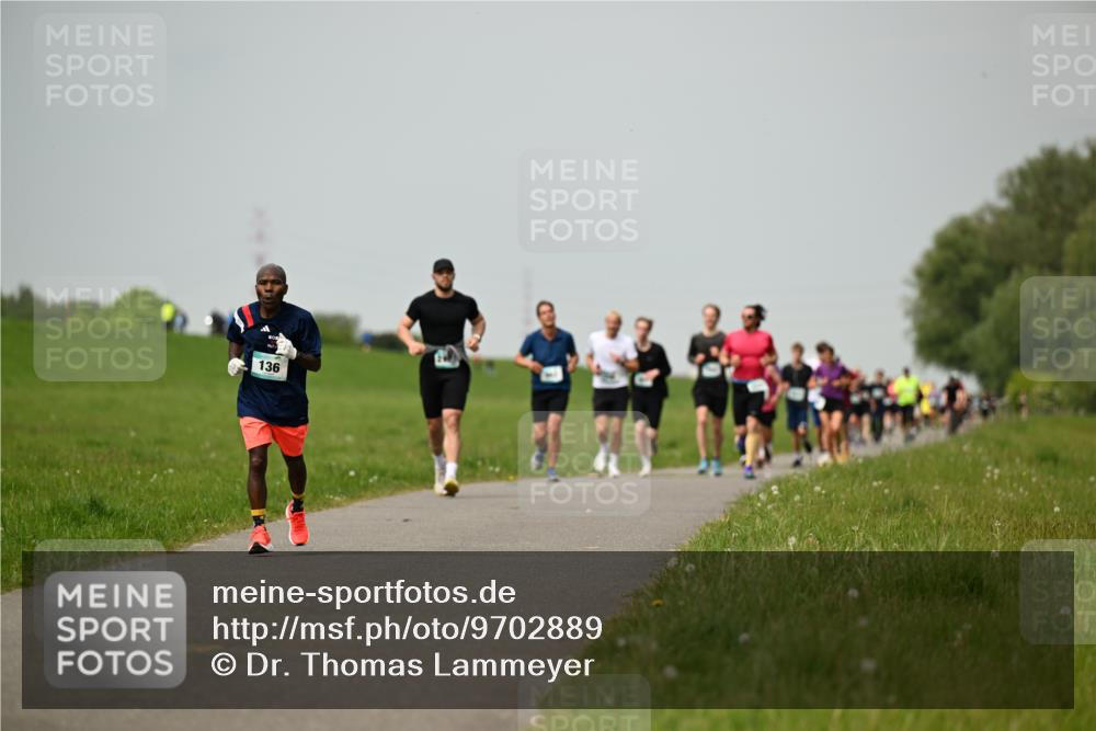 10.05.2026 - 8. Wedeler Halbmarathon Dr. Thomas Lammeyer http://msf.ph/oto/9702889 10.05.2026 11:49:19 Laufen 136 meine-sportfotos.de