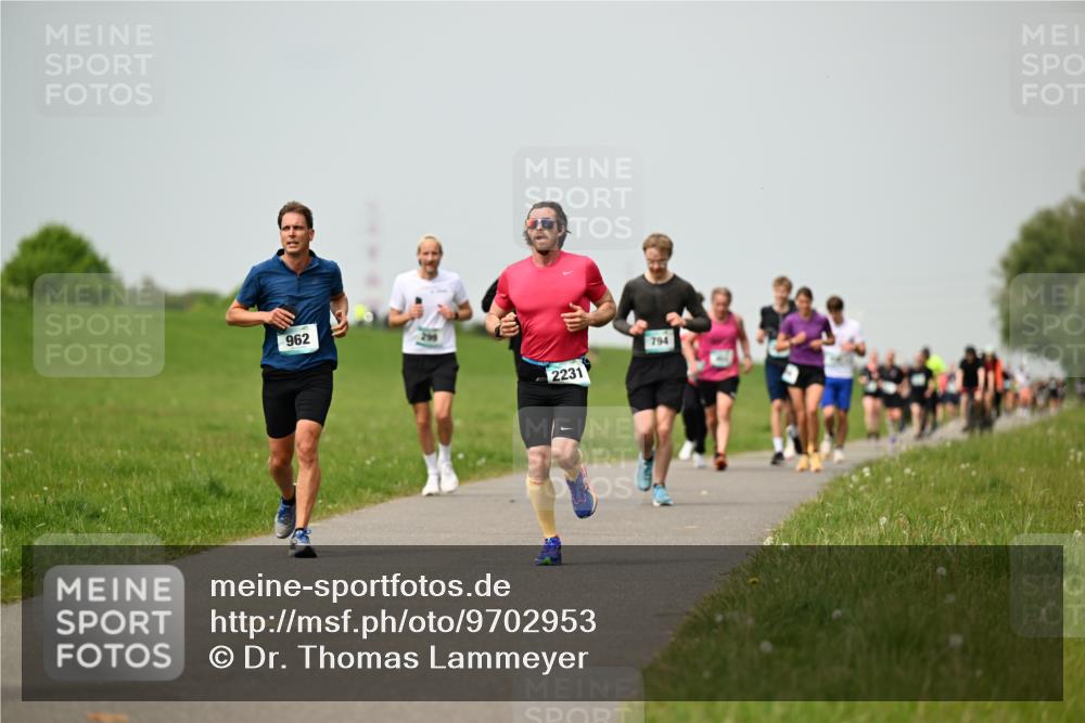 10.05.2026 - 8. Wedeler Halbmarathon Dr. Thomas Lammeyer http://msf.ph/oto/9702953 10.05.2026 11:49:29 Laufen 962, 2231, 794 meine-sportfotos.de