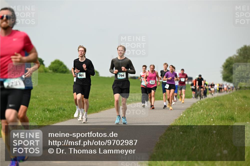 10.05.2026 - 8. Wedeler Halbmarathon Dr. Thomas Lammeyer http://msf.ph/oto/9702987 10.05.2026 11:49:34 Laufen 901, 794, 2231, 452 meine-sportfotos.de