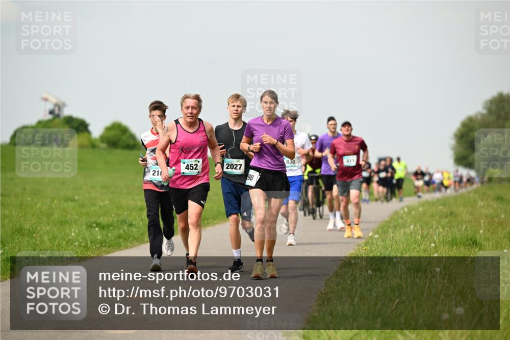 10.05.2026 - 8. Wedeler Halbmarathon Dr. Thomas Lammeyer http://msf.ph/oto/9703031 10.05.2026 11:49:41 Laufen 2027, 452, 210, 830, 411 meine-sportfotos.de