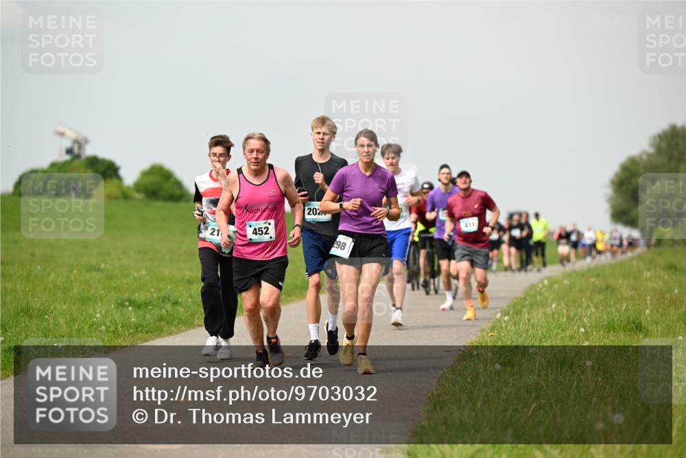 10.05.2026 - 8. Wedeler Halbmarathon Dr. Thomas Lammeyer http://msf.ph/oto/9703032 10.05.2026 11:49:41 Laufen 452, 298, 411 meine-sportfotos.de