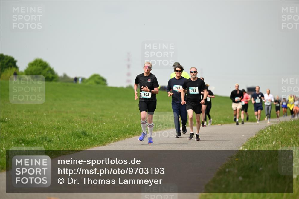 10.05.2026 - 8. Wedeler Halbmarathon Dr. Thomas Lammeyer http://msf.ph/oto/9703193 10.05.2026 11:49:56 Laufen 103, 793, 737 meine-sportfotos.de