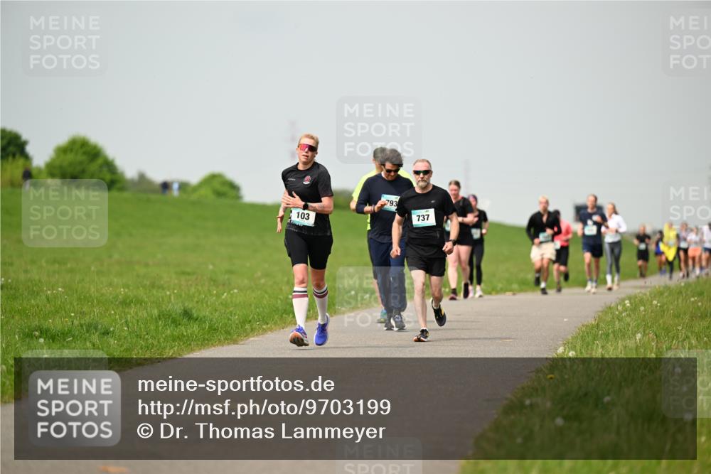 10.05.2026 - 8. Wedeler Halbmarathon Dr. Thomas Lammeyer http://msf.ph/oto/9703199 10.05.2026 11:49:57 Laufen 103, 793, 737 meine-sportfotos.de