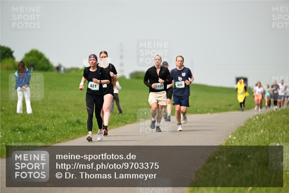 10.05.2026 - 8. Wedeler Halbmarathon Dr. Thomas Lammeyer http://msf.ph/oto/9703375 10.05.2026 11:50:08 Laufen 821, 1037, 420 meine-sportfotos.de