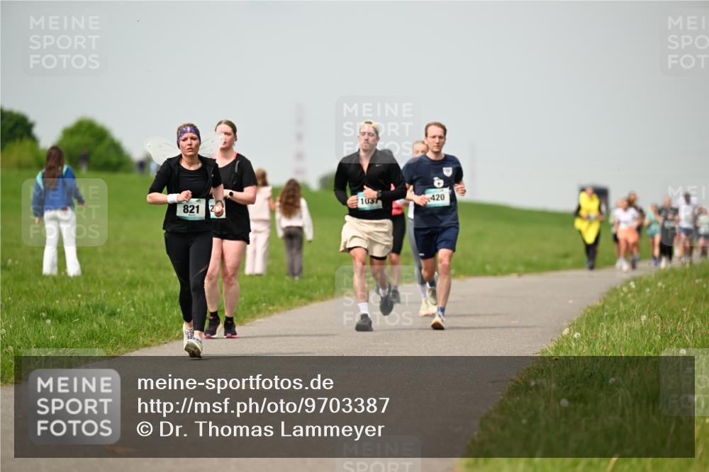 10.05.2026 - 8. Wedeler Halbmarathon Dr. Thomas Lammeyer http://msf.ph/oto/9703387 10.05.2026 11:50:09 Laufen 821, 1037, 420 meine-sportfotos.de