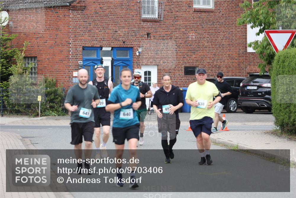 10.05.2026 - 8. Wedeler Halbmarathon Andreas Tolksdorf http://msf.ph/oto/9703406 10.05.2026 10:30:34 Laufen 641, 20, 640, 49, 638, 2670 meine-sportfotos.de