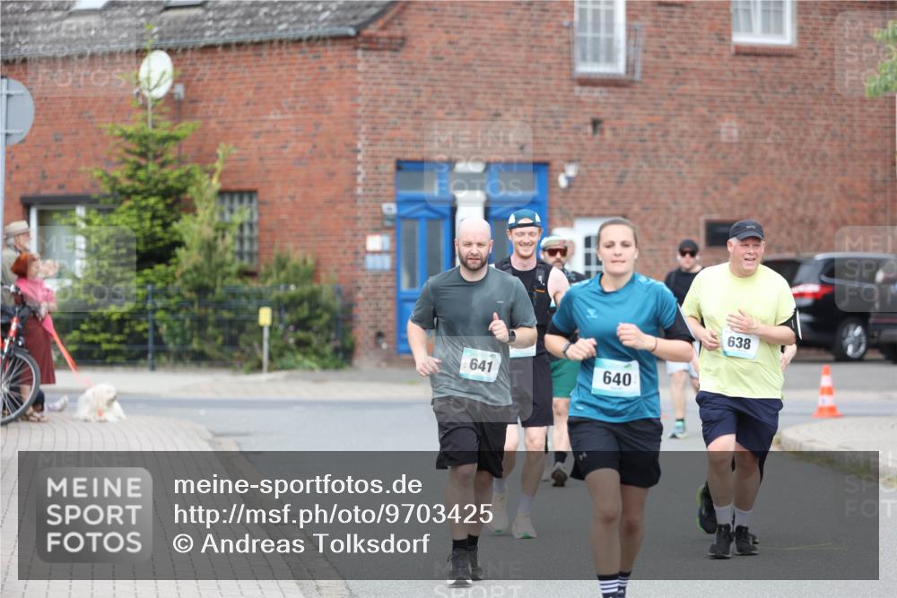 10.05.2026 - 8. Wedeler Halbmarathon Andreas Tolksdorf http://msf.ph/oto/9703425 10.05.2026 10:30:35 Laufen 641, 640, 638 meine-sportfotos.de