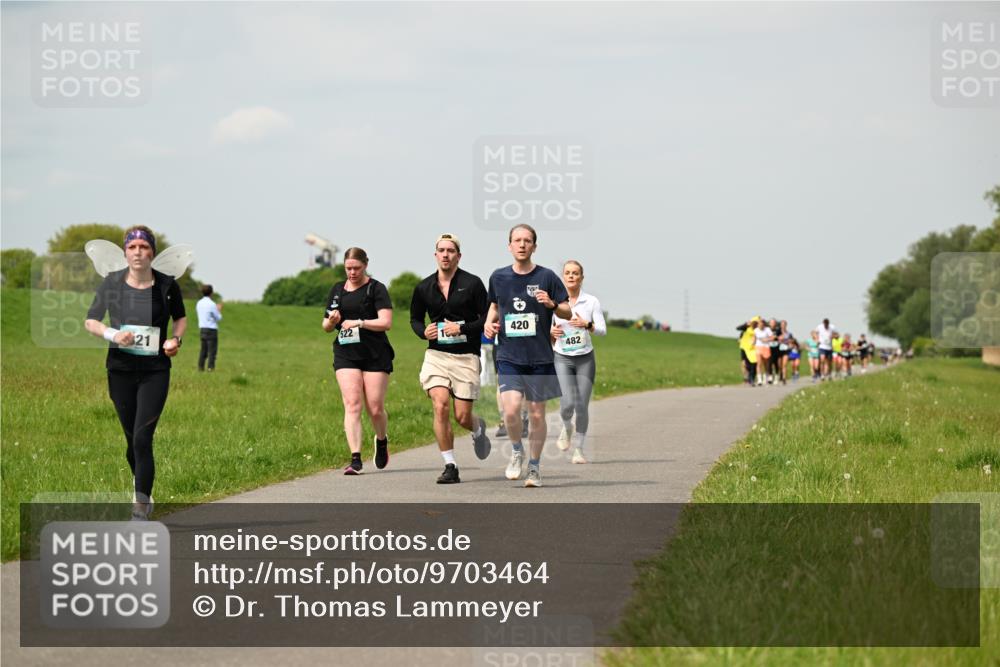 10.05.2026 - 8. Wedeler Halbmarathon Dr. Thomas Lammeyer http://msf.ph/oto/9703464 10.05.2026 11:50:13 Laufen 420, 522, 482 meine-sportfotos.de