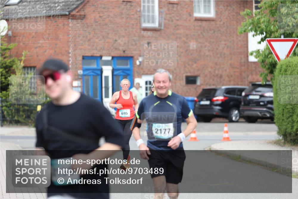 10.05.2026 - 8. Wedeler Halbmarathon Andreas Tolksdorf http://msf.ph/oto/9703489 10.05.2026 10:30:46 Laufen 2130, 695, 2177 meine-sportfotos.de