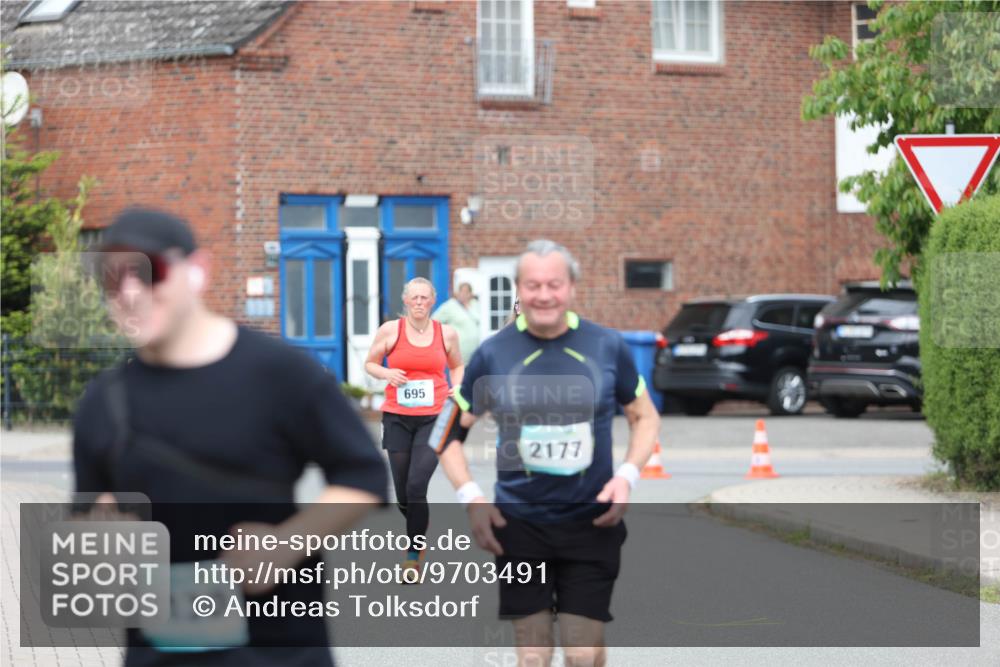 10.05.2026 - 8. Wedeler Halbmarathon Andreas Tolksdorf http://msf.ph/oto/9703491 10.05.2026 10:30:46 Laufen 2130, 695, 2177 meine-sportfotos.de