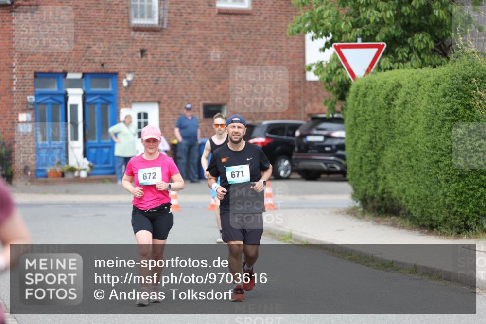 10.05.2026 - 8. Wedeler Halbmarathon Andreas Tolksdorf http://msf.ph/oto/9703616 10.05.2026 10:31:32 Laufen 672, 671 meine-sportfotos.de