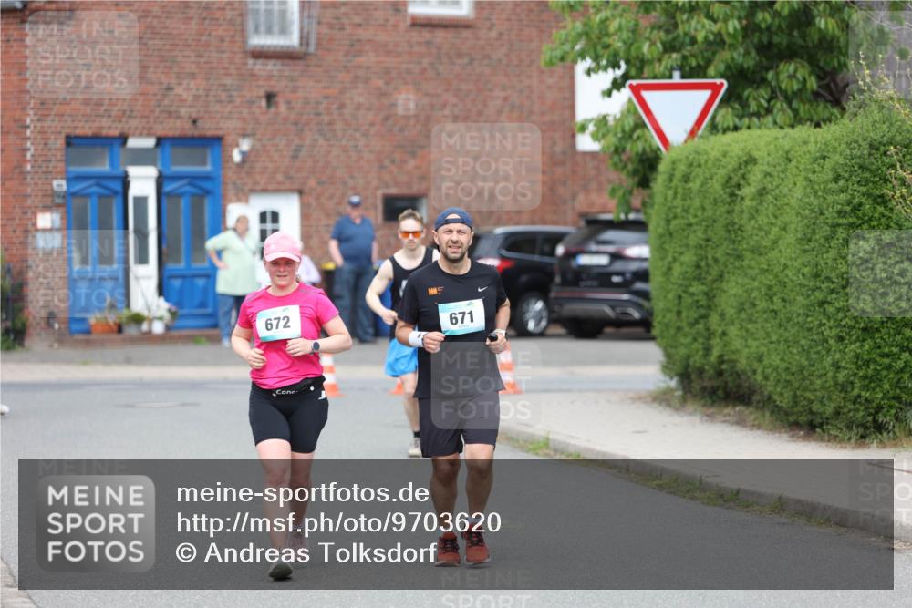 10.05.2026 - 8. Wedeler Halbmarathon Andreas Tolksdorf http://msf.ph/oto/9703620 10.05.2026 10:31:32 Laufen 672, 671 meine-sportfotos.de