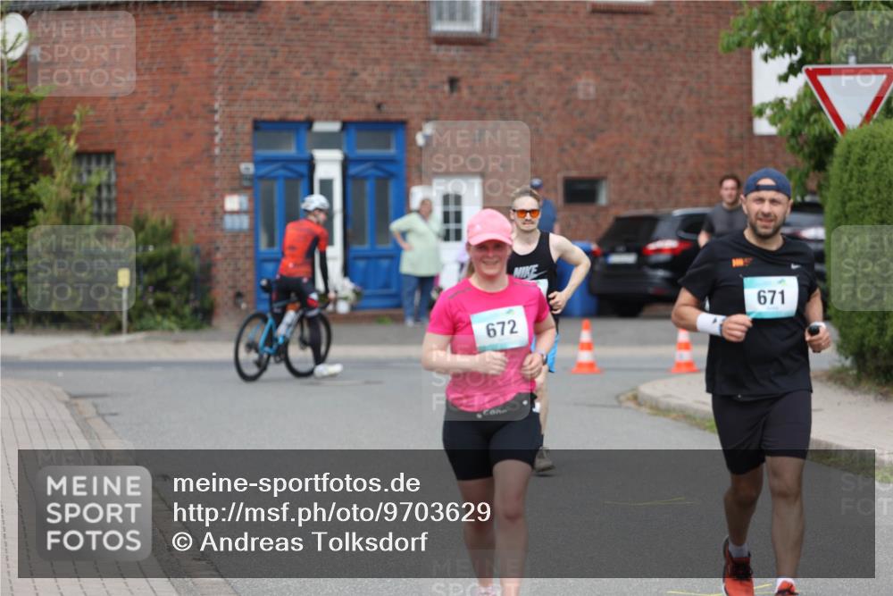 10.05.2026 - 8. Wedeler Halbmarathon Andreas Tolksdorf http://msf.ph/oto/9703629 10.05.2026 10:31:33 Laufen 672, 671 meine-sportfotos.de