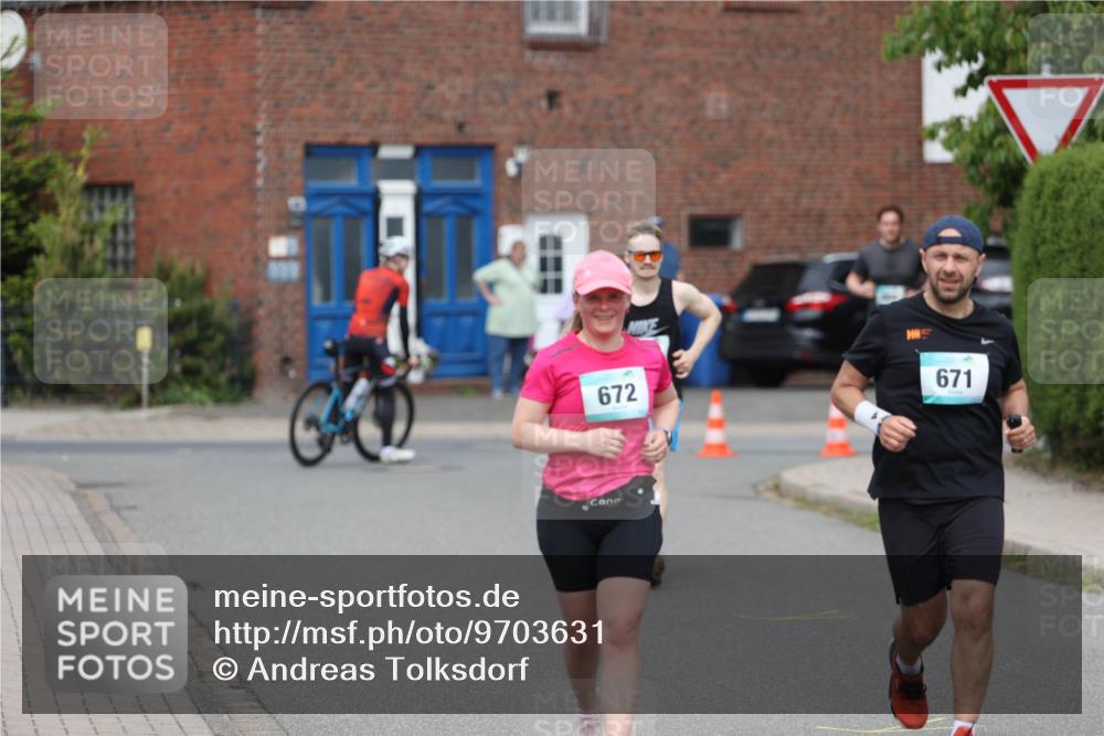 10.05.2026 - 8. Wedeler Halbmarathon Andreas Tolksdorf http://msf.ph/oto/9703631 10.05.2026 10:31:33 Laufen 672, 671 meine-sportfotos.de
