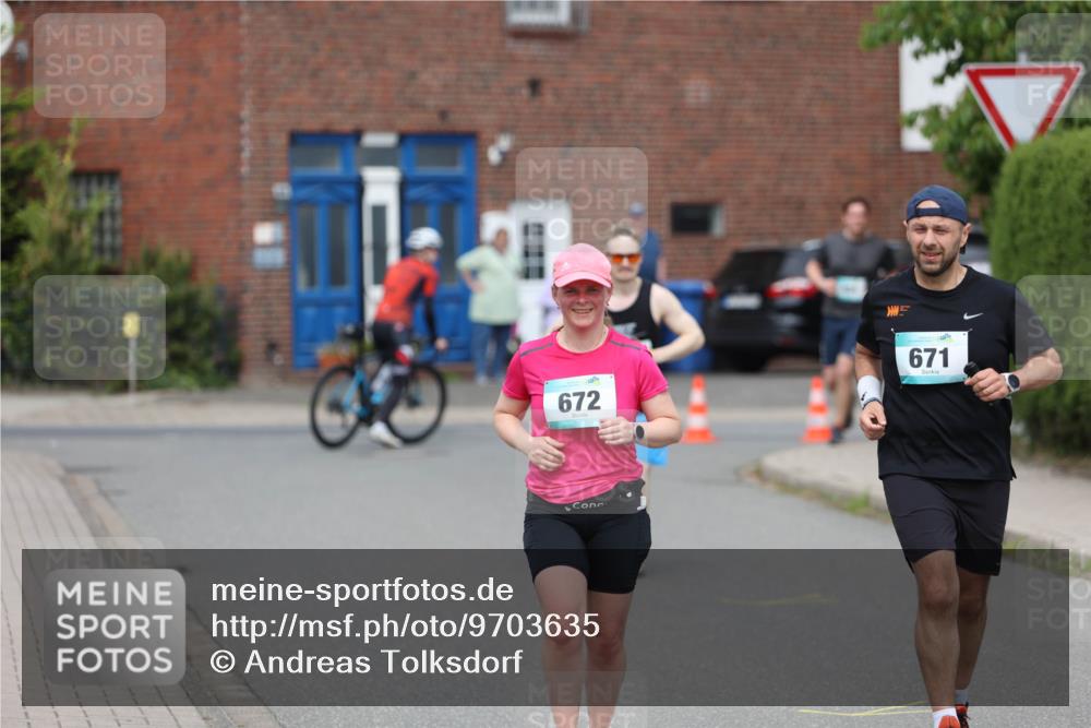 10.05.2026 - 8. Wedeler Halbmarathon Andreas Tolksdorf http://msf.ph/oto/9703635 10.05.2026 10:31:34 Laufen 672, 671 meine-sportfotos.de