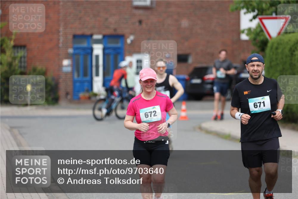 10.05.2026 - 8. Wedeler Halbmarathon Andreas Tolksdorf http://msf.ph/oto/9703640 10.05.2026 10:31:34 Laufen 672, 671 meine-sportfotos.de