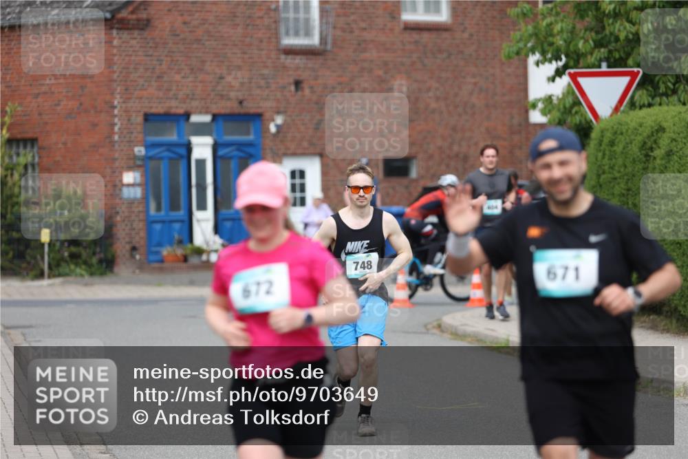 10.05.2026 - 8. Wedeler Halbmarathon Andreas Tolksdorf http://msf.ph/oto/9703649 10.05.2026 10:31:35 Laufen 672, 748, 4134, 671 meine-sportfotos.de