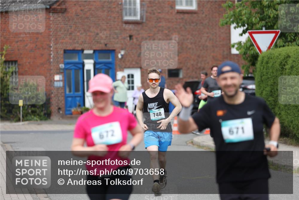 10.05.2026 - 8. Wedeler Halbmarathon Andreas Tolksdorf http://msf.ph/oto/9703658 10.05.2026 10:31:35 Laufen 672, 748, 1434, 671 meine-sportfotos.de
