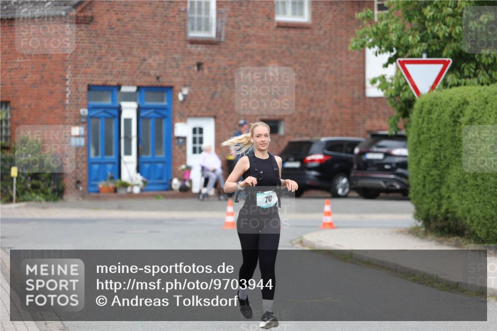 10.05.2026 - 8. Wedeler Halbmarathon Andreas Tolksdorf http://msf.ph/oto/9703944 10.05.2026 10:32:31 Laufen 70 meine-sportfotos.de